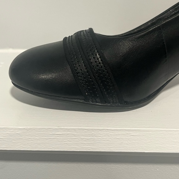 Clarks Women's Leather Artisan Tamryn Cider Pump β Size 9 Classic & Comfortable - Picture 2 of 16